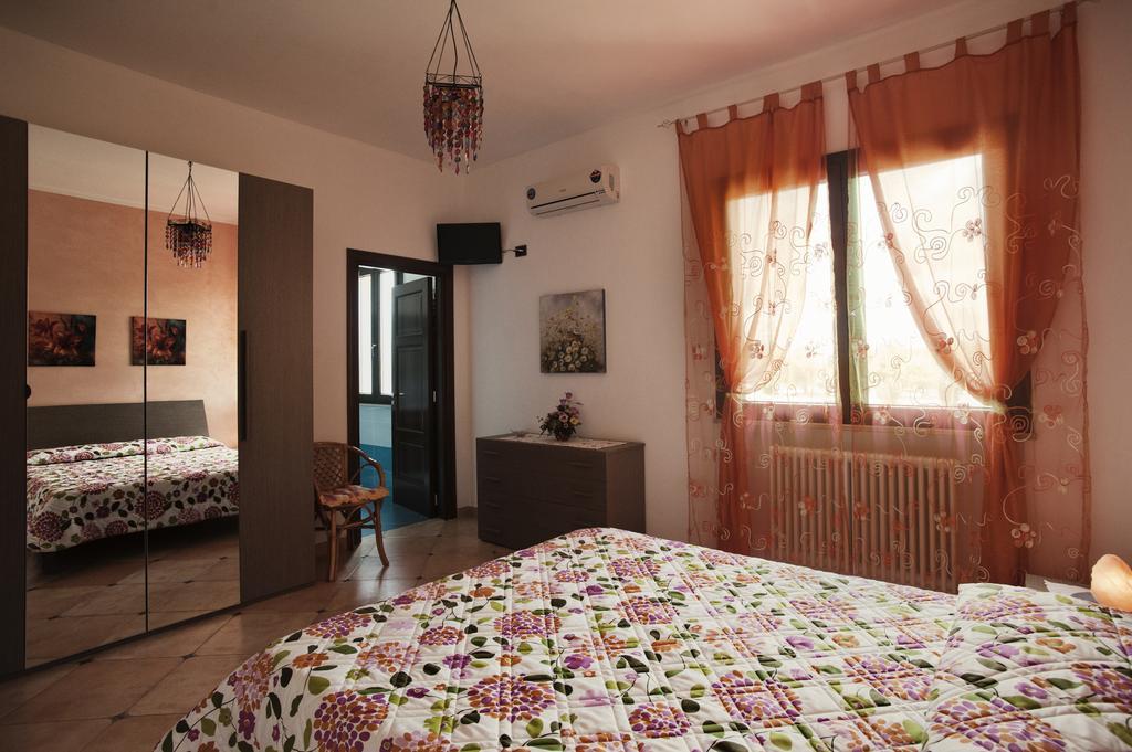 Brezza Di Mare Bed and Breakfast Vignacastrisi Rum bild